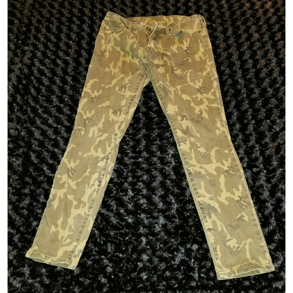 Camo skinny jeans